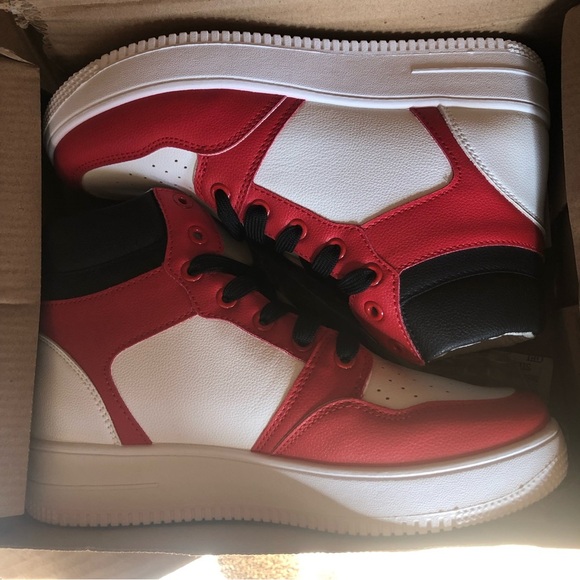 NIB Top Moda womens high top sneaker red white and black size 9 - Picture 2 of 7